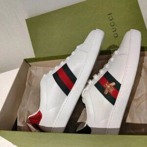 Women Gucci New Ace Bee Embroidered Sneakers